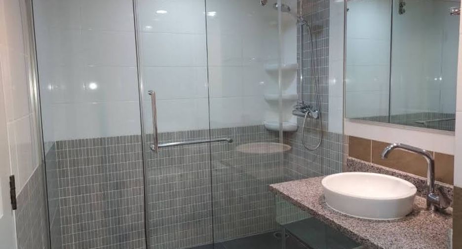Wohnung zur Miete mit 2 Zimmer in Khlong Toei, Bangkok