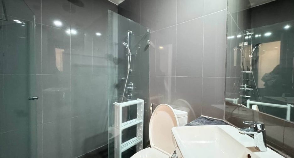 For rent 2 bedrooms condo in Bang Rak, Bangkok