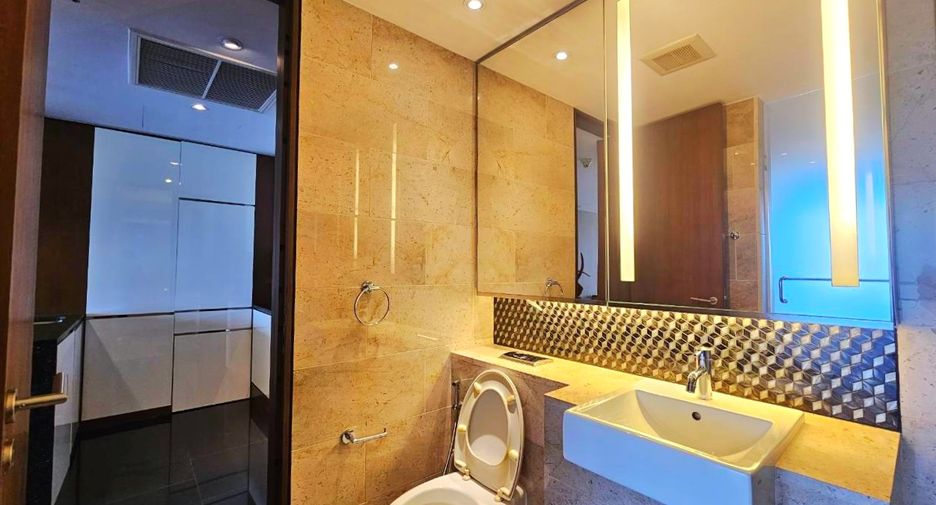 For rent 1 bed condo in Pathum Wan, Bangkok