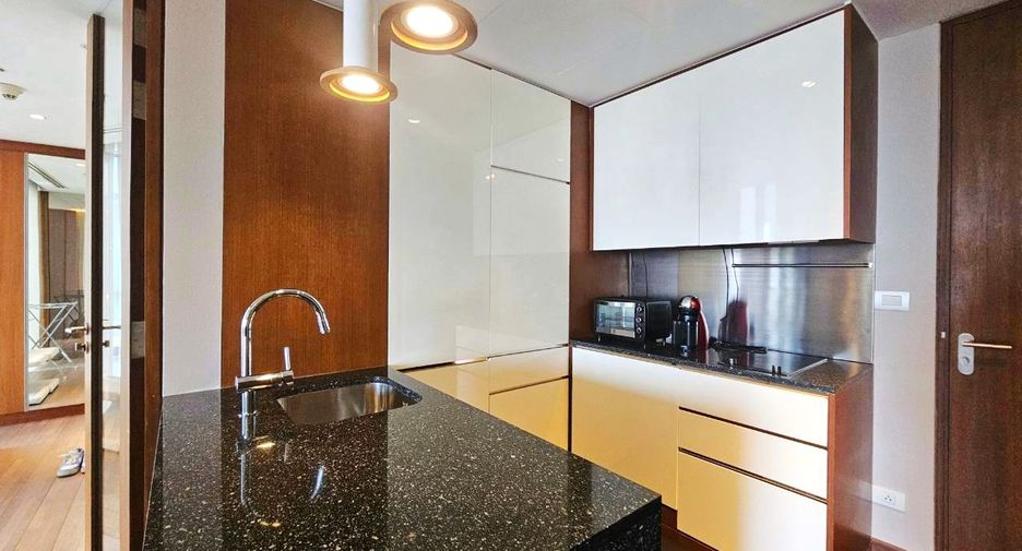 For rent 1 bed condo in Pathum Wan, Bangkok