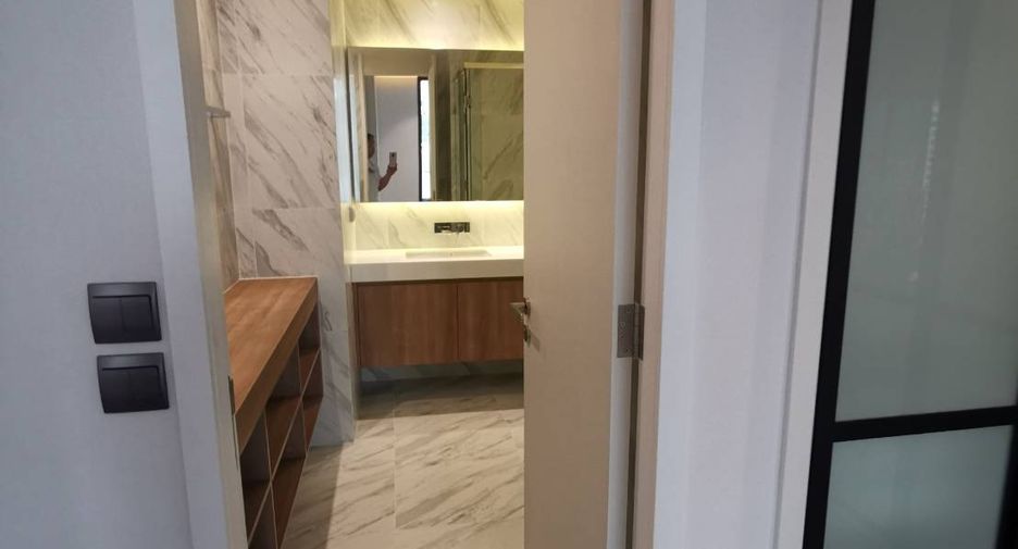 À louer et à vendre 1 chambre condo à Khlong Toei, Bangkok