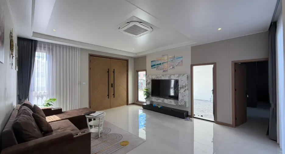 For rent and for sale 5 bedrooms house in Na Jomtien, Pattaya