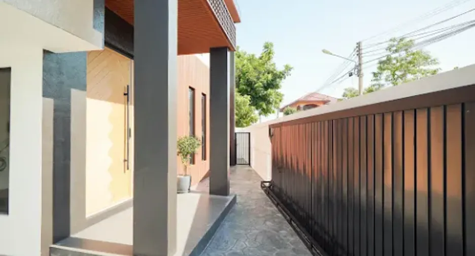 For rent and for sale 5 bedrooms house in Na Jomtien, Pattaya