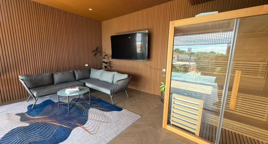 For rent and for sale 5 bedrooms house in Na Jomtien, Pattaya