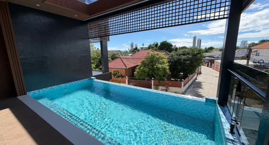 For rent and for sale 5 bedrooms house in Na Jomtien, Pattaya