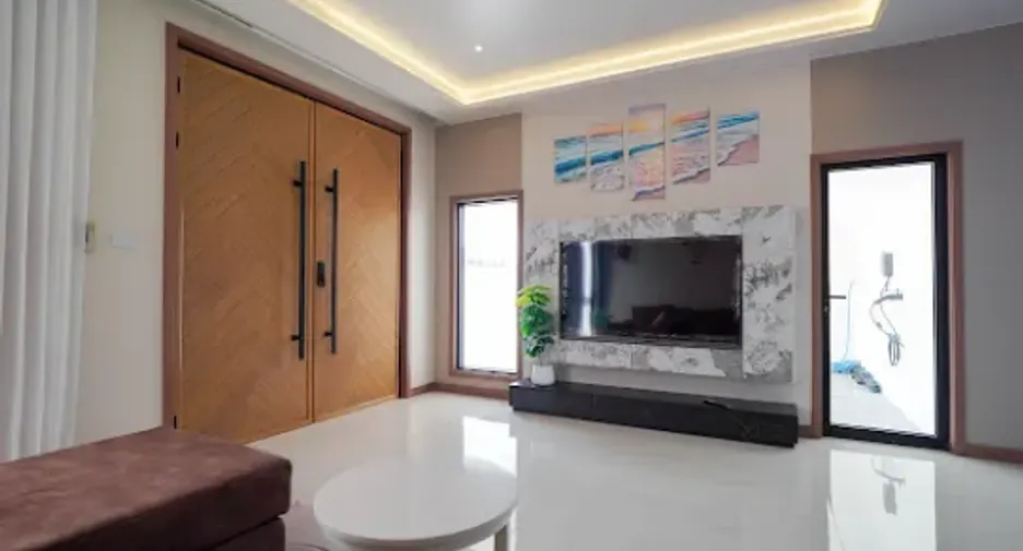 For rent and for sale 5 bedrooms house in Na Jomtien, Pattaya