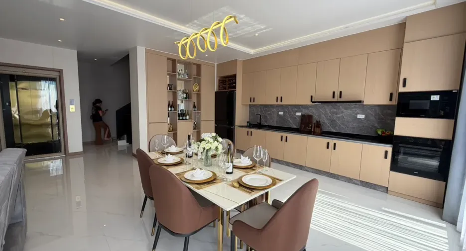 For rent and for sale 5 bedrooms house in Na Jomtien, Pattaya