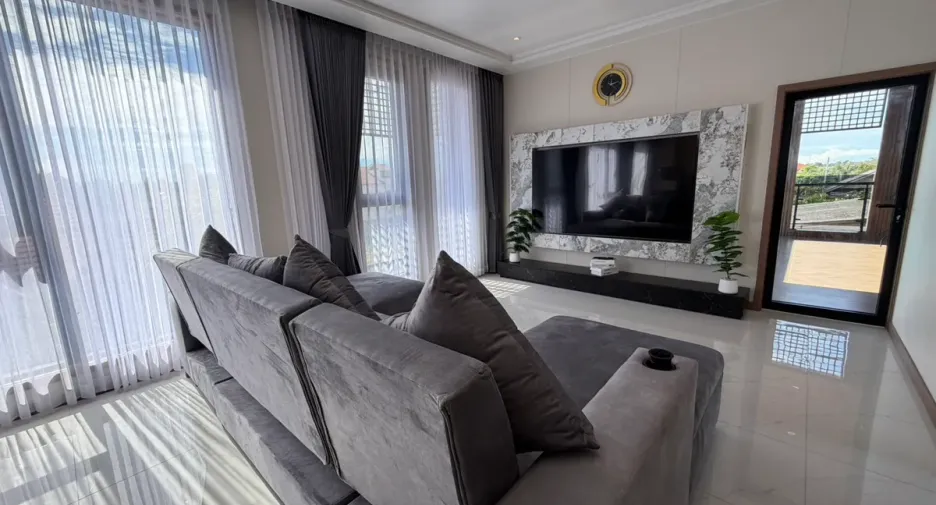 For rent and for sale 5 bedrooms house in Na Jomtien, Pattaya