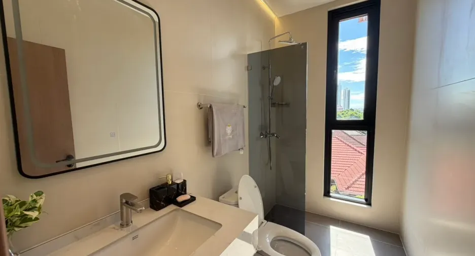 For rent and for sale 5 bedrooms house in Na Jomtien, Pattaya