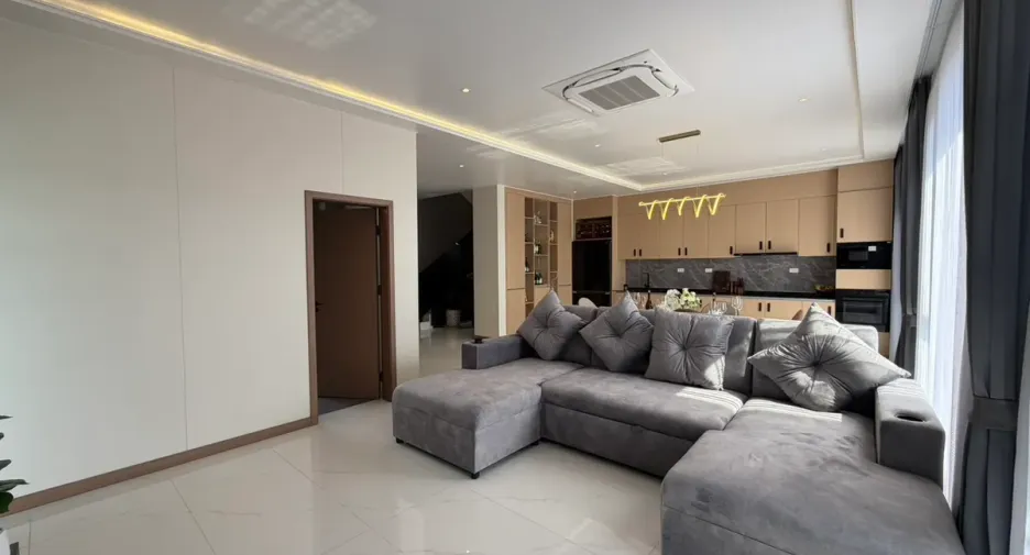 For rent and for sale 5 bedrooms house in Na Jomtien, Pattaya
