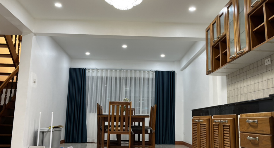 À louer 3 chambres maison à Mueang Phuket, Phuket