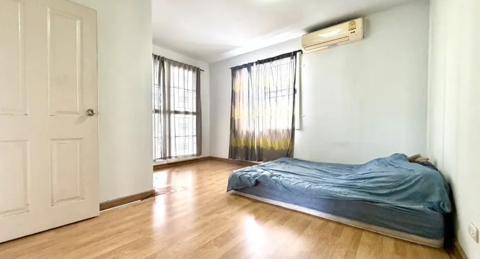 For sale 3 bedrooms townhouse in Mueang Pathum Thani, Pathum Thani