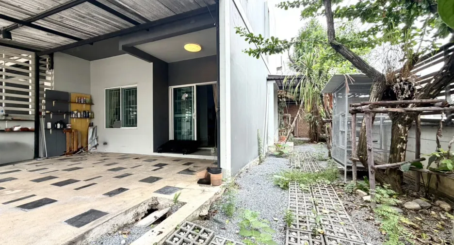 For sale 3 bedrooms townhouse in Mueang Pathum Thani, Pathum Thani
