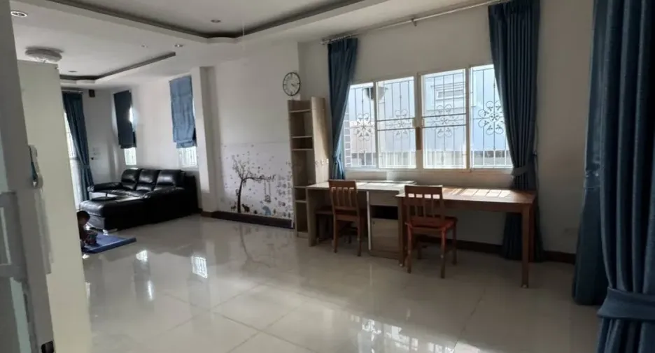 Haus zur Miete mit 3 Zimmer in Mueang Chiang Mai, Chiang Mai