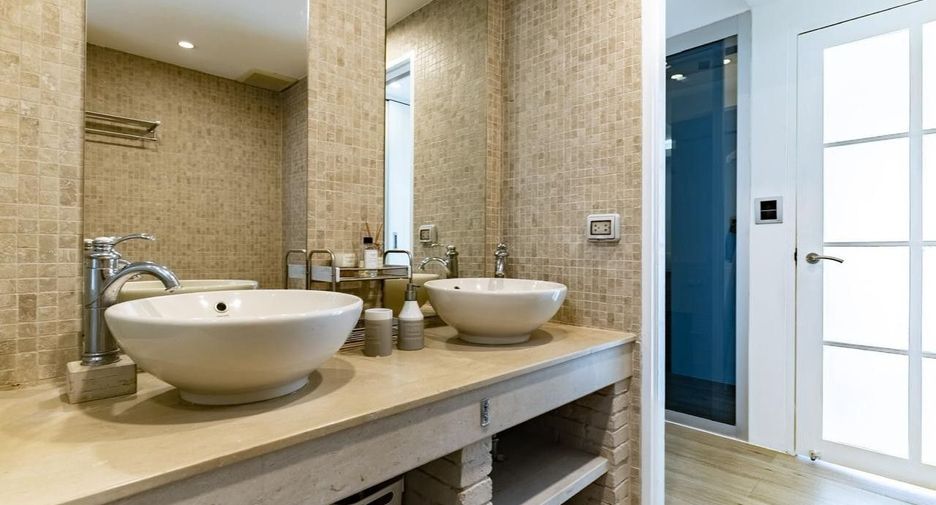 For sale 2 bedrooms condo in Mueang Phuket, Phuket