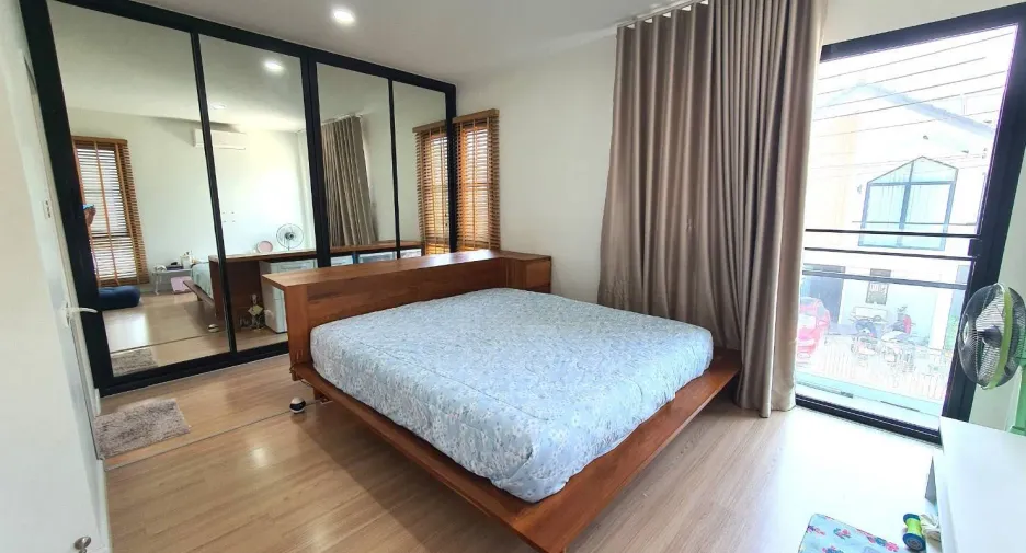 For sale 4 bedrooms house in Si Racha, Chonburi