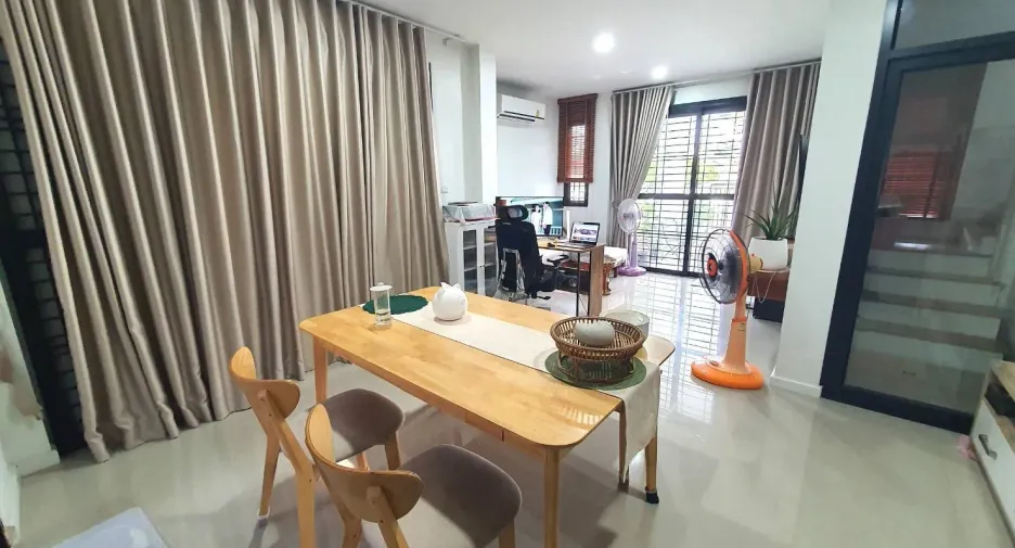 For sale 4 bedrooms house in Si Racha, Chonburi