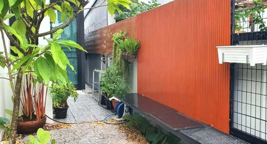 For sale 4 bedrooms house in Si Racha, Chonburi