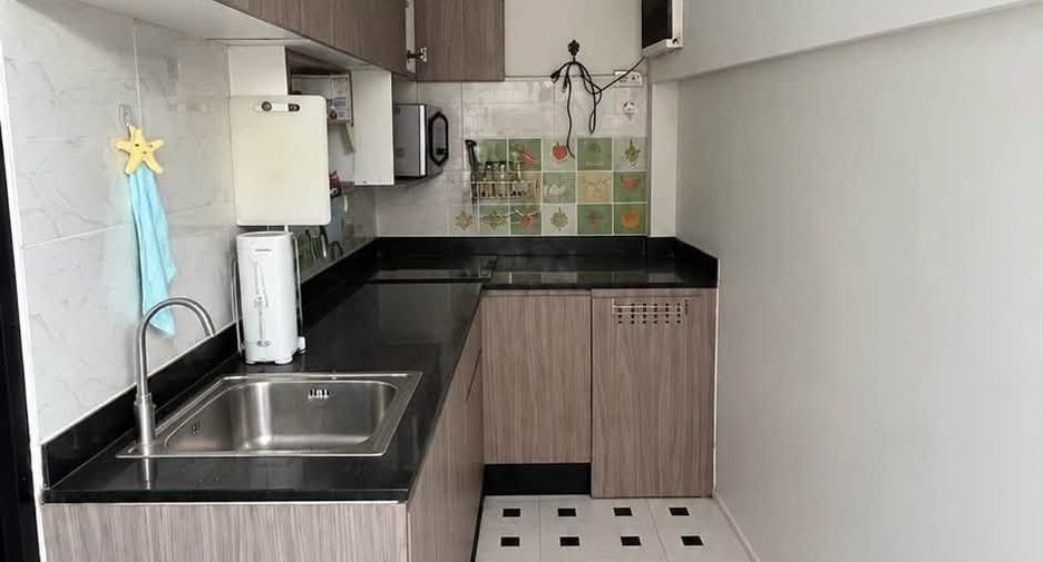 For sale 4 ベッドルーム townhouse in Wang Thonglang, Bangkok