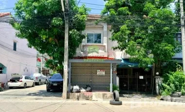 For sale 3 bedrooms townhouse in Sai Noi, Nonthaburi