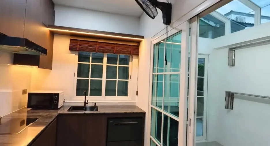 ให้เช่า 5 ห้องนอน บ้านเดี่ยว ใน บางพลี, สมุทรปราการ