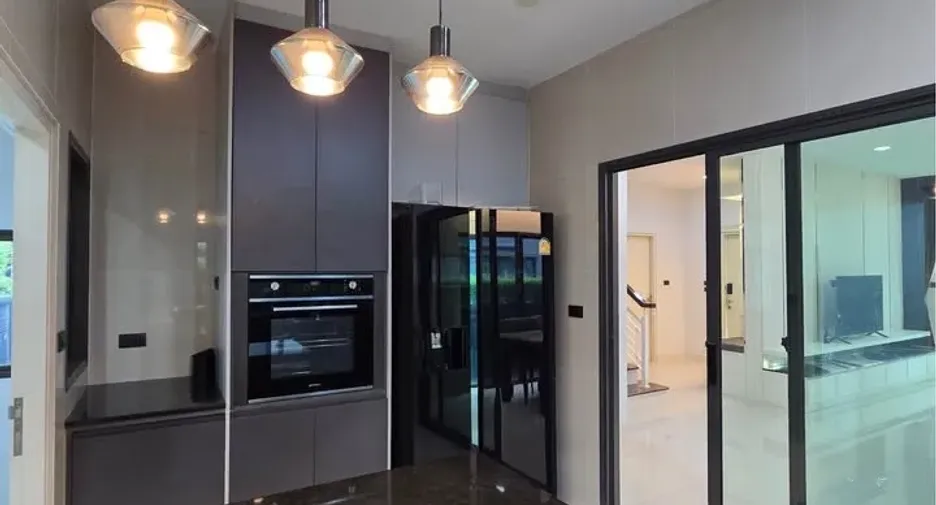ให้เช่า 4 ห้องนอน บ้านเดี่ยว ใน บางกะปิ, กรุงเทพฯ