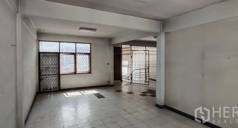 Local comercial en alquiler de 1 habitaciones en Watthana, Bangkok
