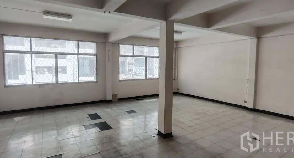 Local comercial en alquiler de 1 habitaciones en Watthana, Bangkok