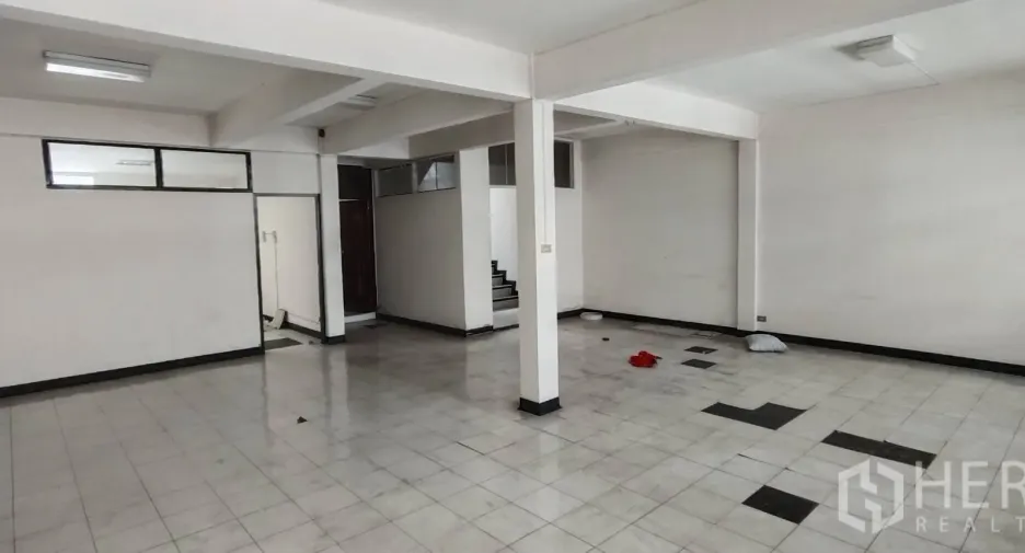 Local comercial en alquiler de 1 habitaciones en Watthana, Bangkok
