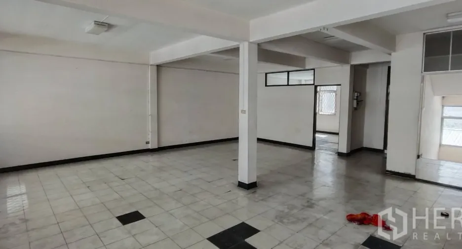 Local comercial en alquiler de 1 habitaciones en Watthana, Bangkok