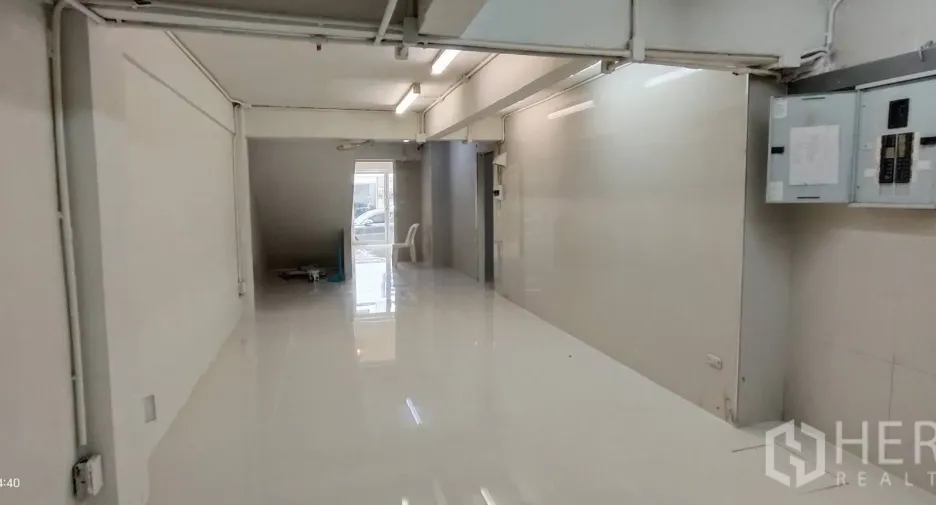 Local comercial en alquiler de 1 habitaciones en Watthana, Bangkok