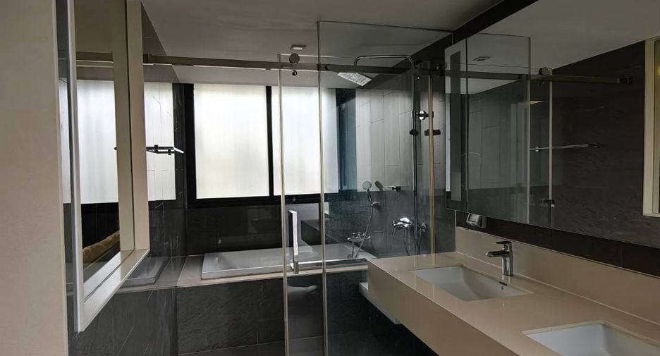Condo en alquiler de 2 habitaciones en Khlong Toei, Bangkok