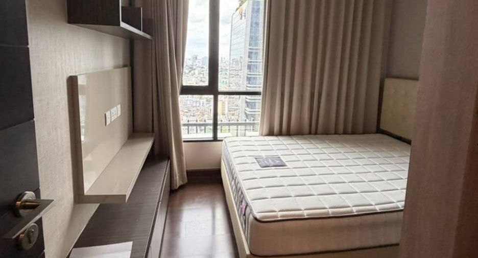 For rent 2 bedrooms condo in Huai Khwang, Bangkok