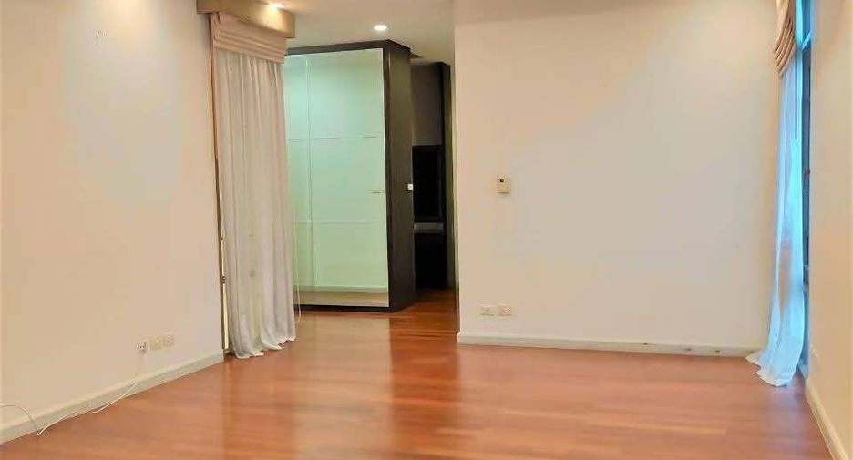 À louer 4 chambres maison à Watthana, Bangkok