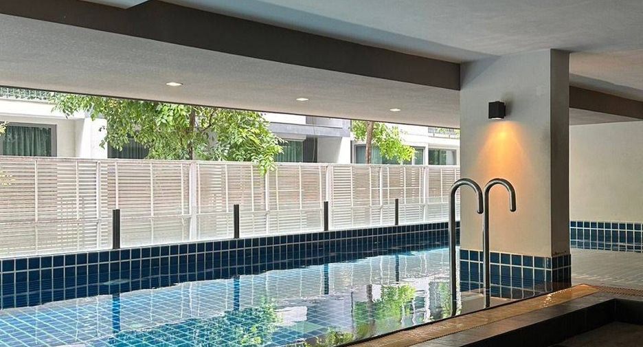 For sale 1 bed condo in Khlong Toei, Bangkok