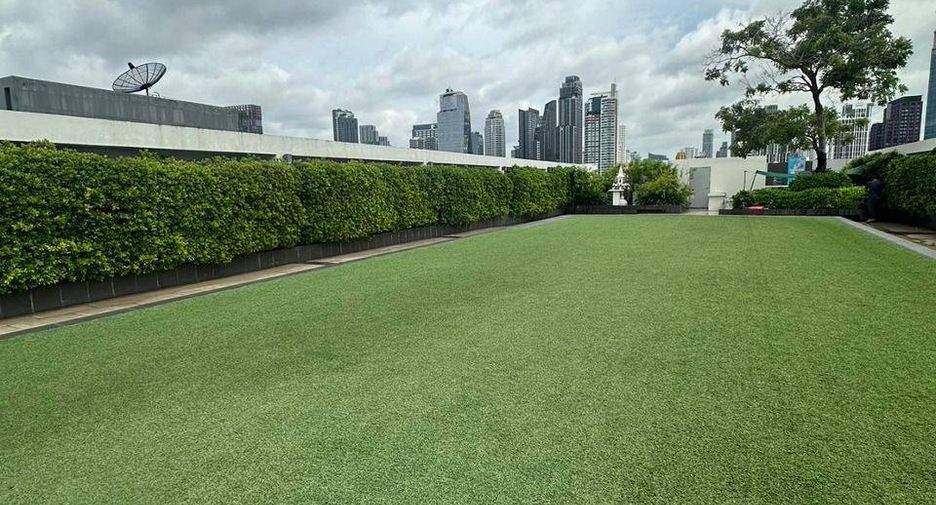 For sale 1 bed condo in Khlong Toei, Bangkok
