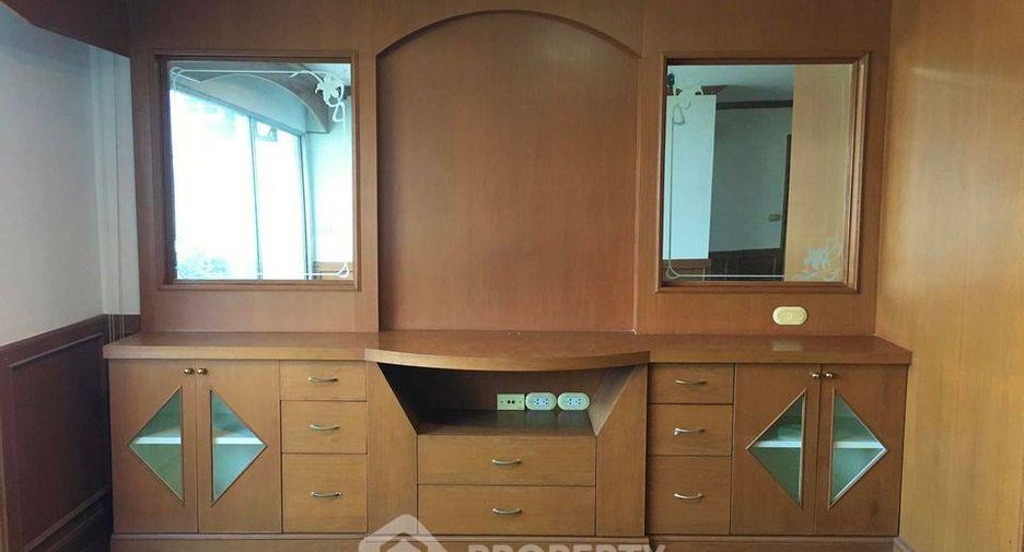 For sale 2 bedrooms condo in Yan Nawa, Bangkok