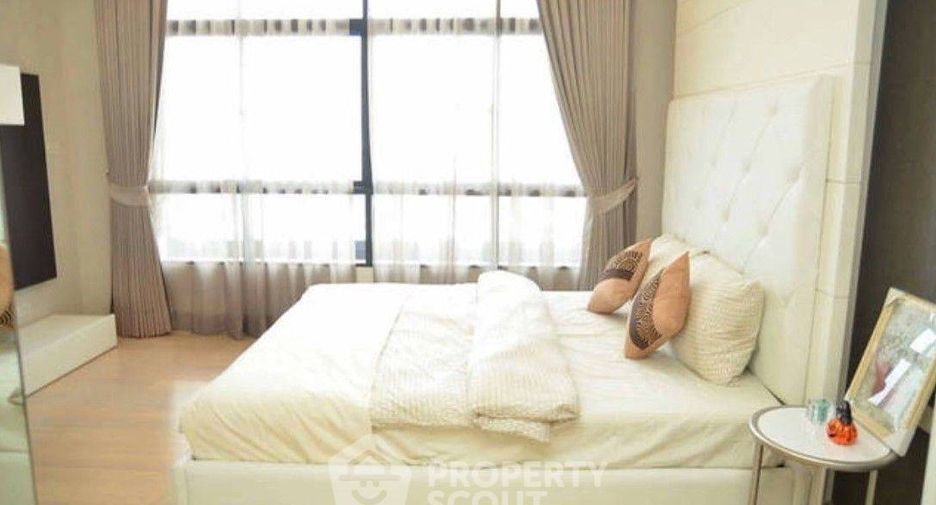 For sale 3 bedrooms condo in Khlong San, Bangkok