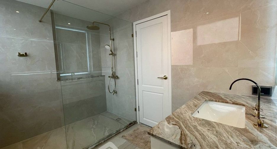 For sale 2 bedrooms condo in Khlong San, Bangkok