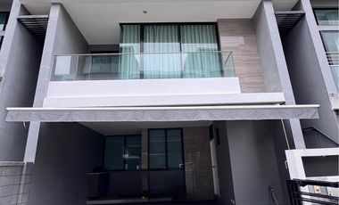 Reihenhaus zum Kauf mit 3 Zimmer in Saphan Sung, Bangkok