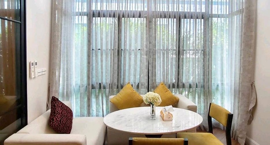 Casa en alquiler y en venta de 4 habitaciones en Saphan Sung, Bangkok