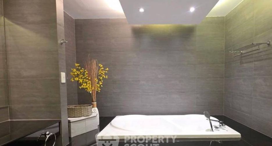 For sale 3 bedrooms condo in Jomtien, Pattaya