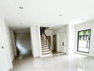 Reihenhaus zum Kauf mit 4 Zimmer in Thung Khru, Bangkok