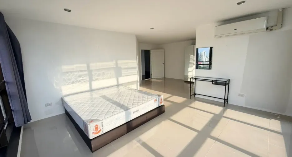 For rent 3 ベッドルーム condo in Watthana, Bangkok