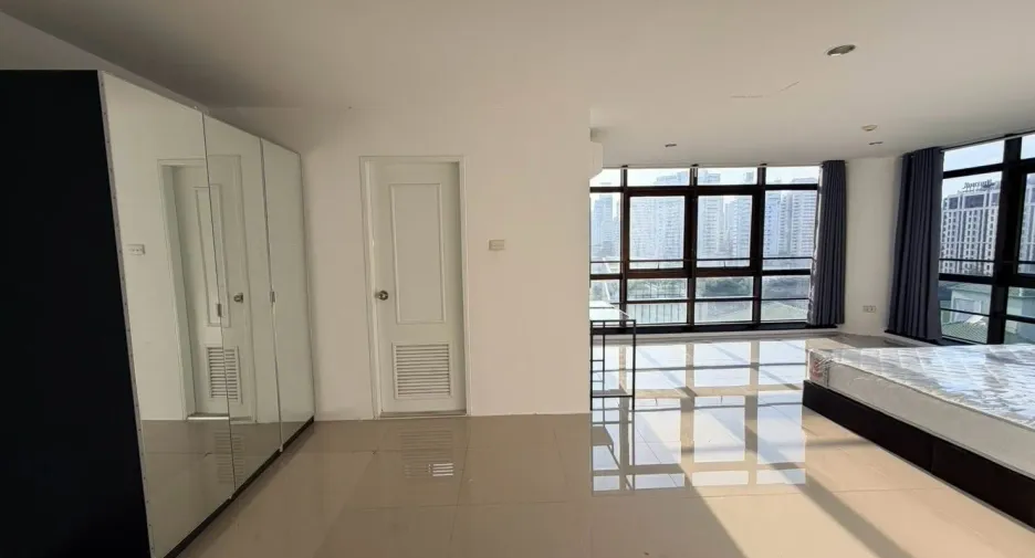 For rent 3 ベッドルーム condo in Watthana, Bangkok