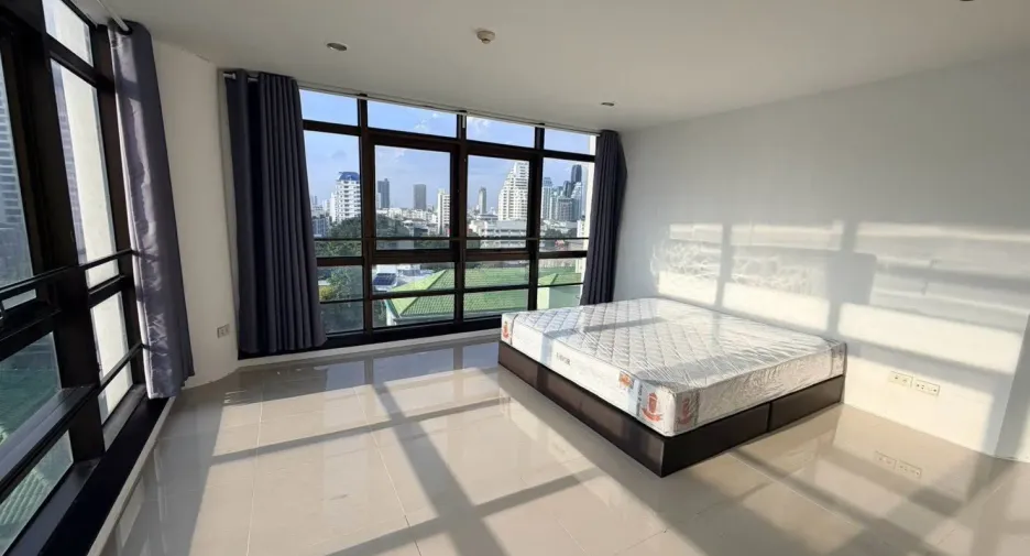 For rent 3 ベッドルーム condo in Watthana, Bangkok