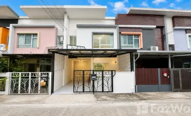 Reihenhaus zum Kauf mit 3 Zimmer in Khlong Sam Wa, Bangkok