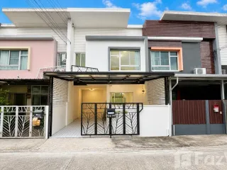 Reihenhaus zum Kauf mit 3 Zimmer in Khlong Sam Wa, Bangkok