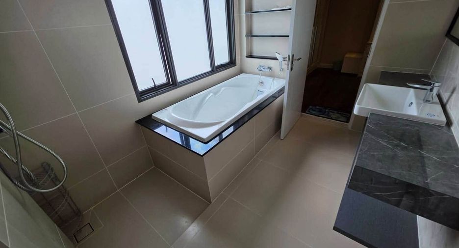 For rent 5 ベッドルーム house in Khlong Sam Wa, Bangkok