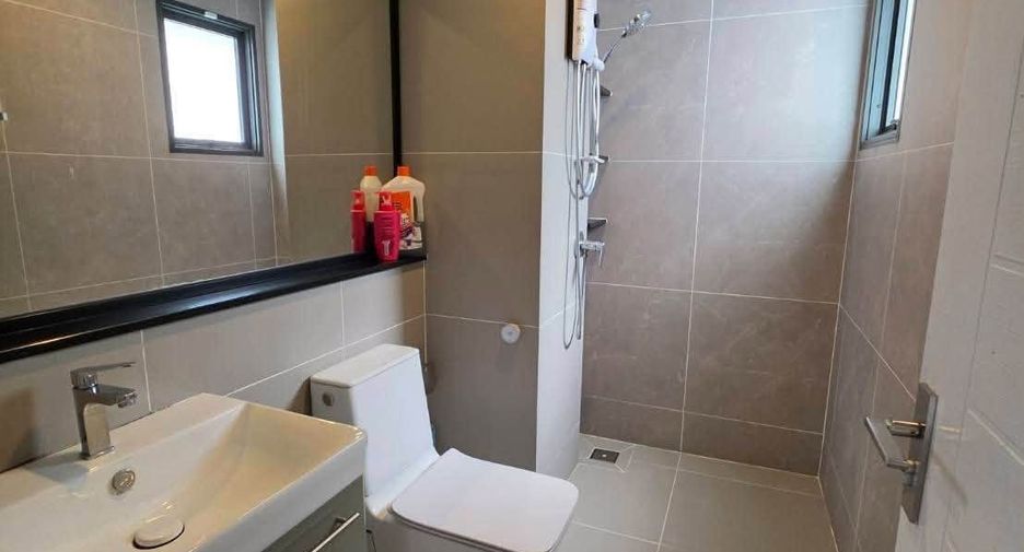For rent 5 ベッドルーム house in Khlong Sam Wa, Bangkok
